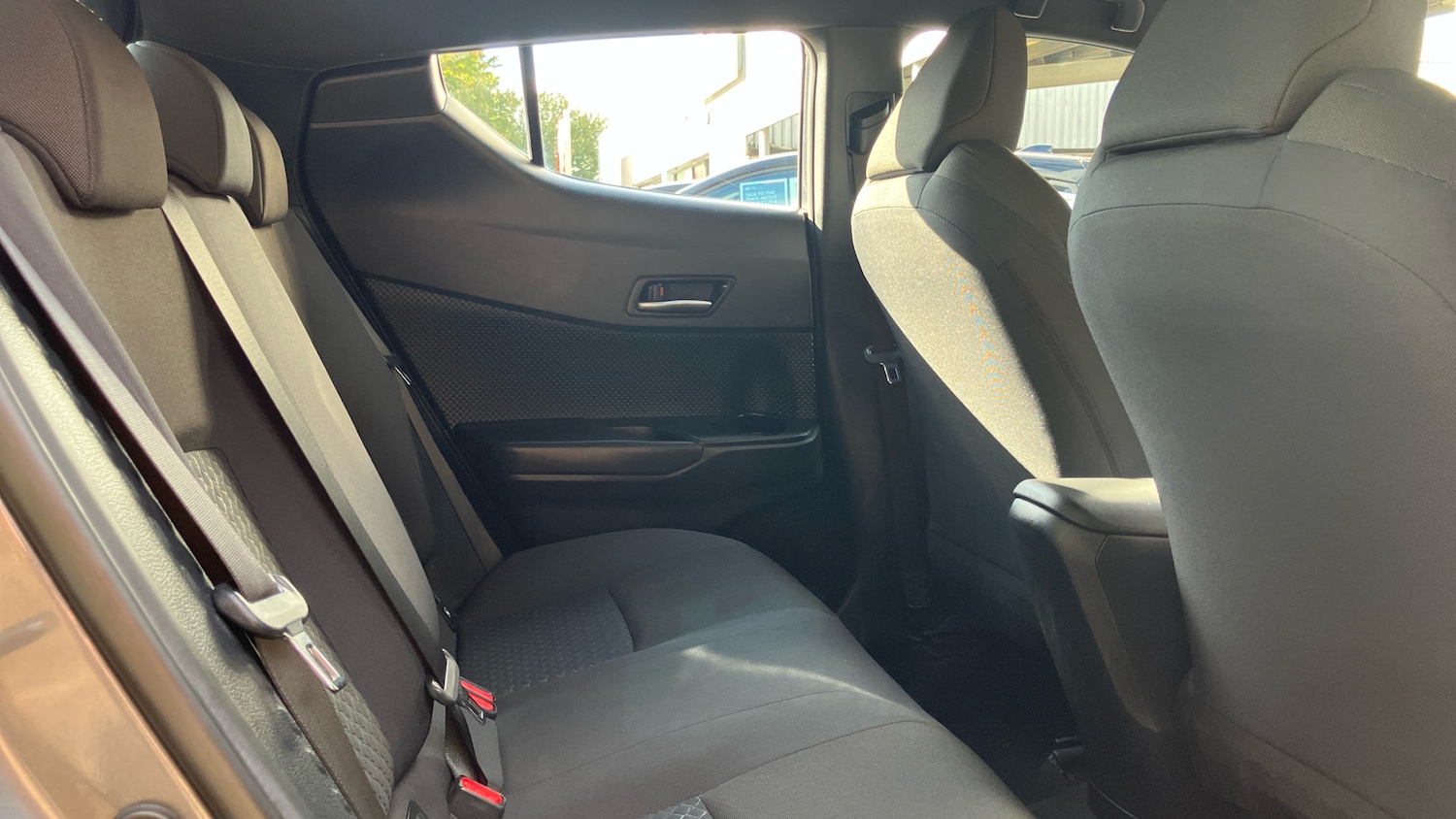 Used Toyota C-HR 2023 for sale - 76131163: Photo 12