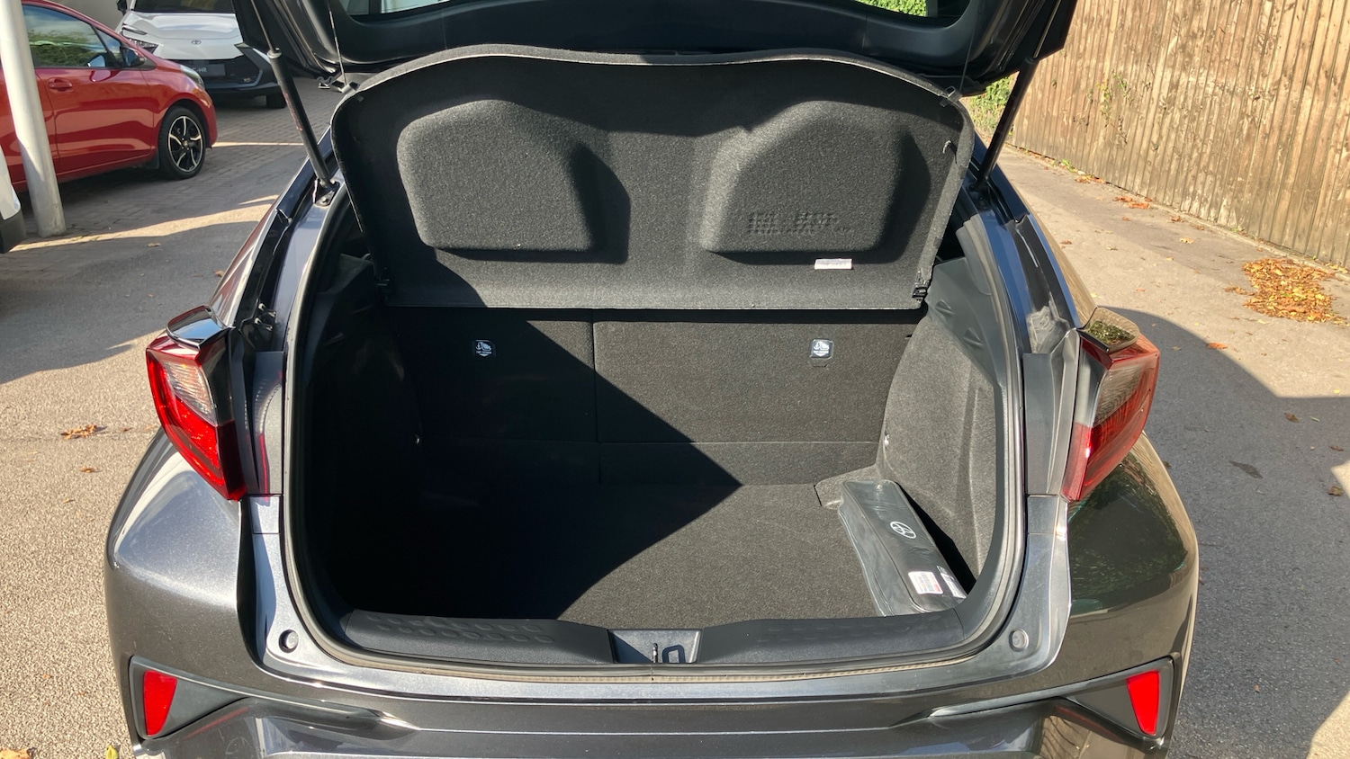 Used Toyota C-HR 2023 for sale - 76131163: Photo 14