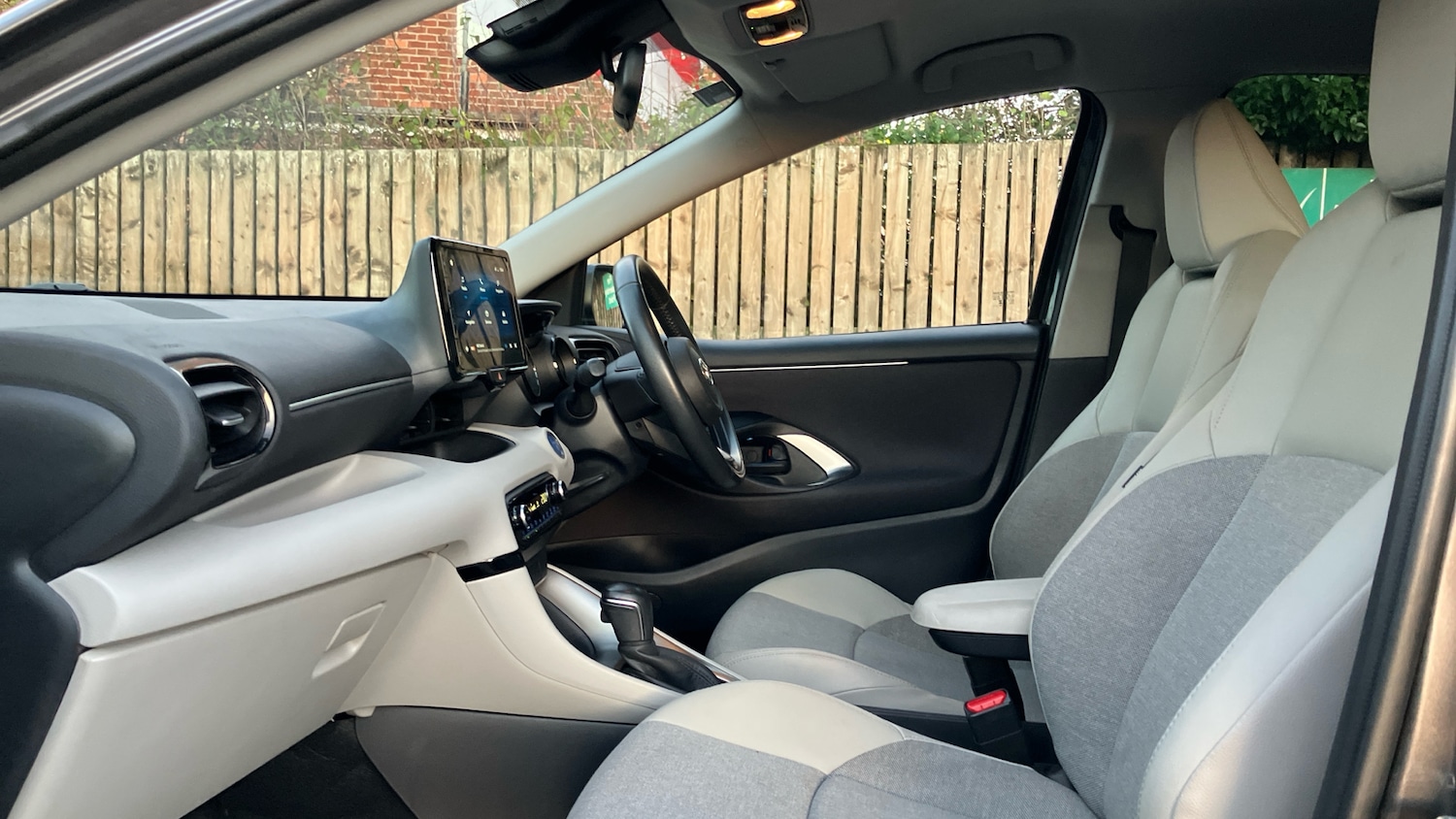 Used Toyota Yaris 2022 for sale - 76638535: Photo 10