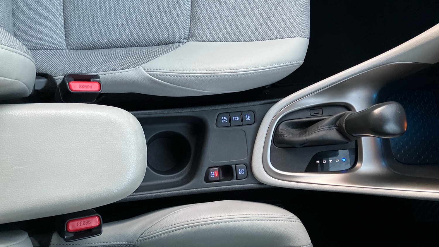 Used Toyota Yaris 2022 for sale - 76638535: Photo 37