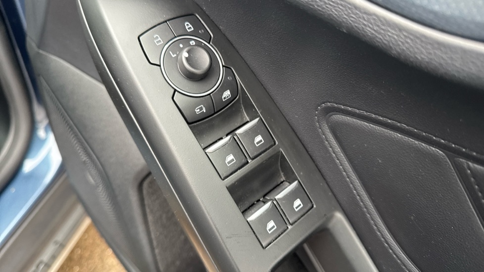 Used Ford Focus 2023 for sale - 76937583: Photo 32