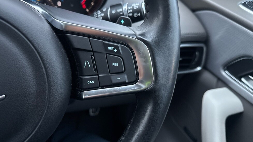 Used Jaguar F-Pace 2019 for sale - 76523671: Photo 21