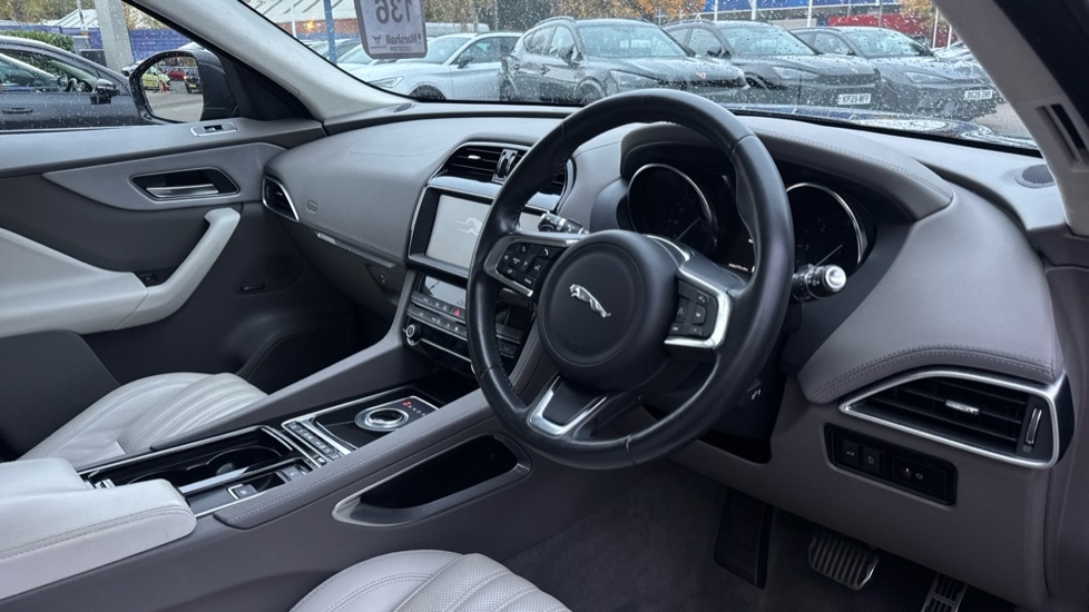 Used Jaguar F-Pace 2019 for sale - 76523671: Photo 9