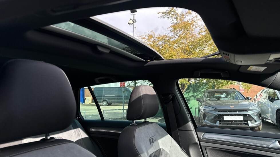 Used Volkswagen Golf 2019 for sale - 76635651: Photo 28