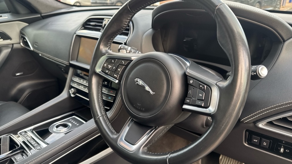 Used Jaguar F-Pace 2020 for sale - 76447240: Photo 38
