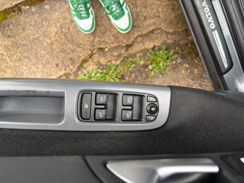 Used Volvo V50 2010 for sale - 78045255: Photo 5