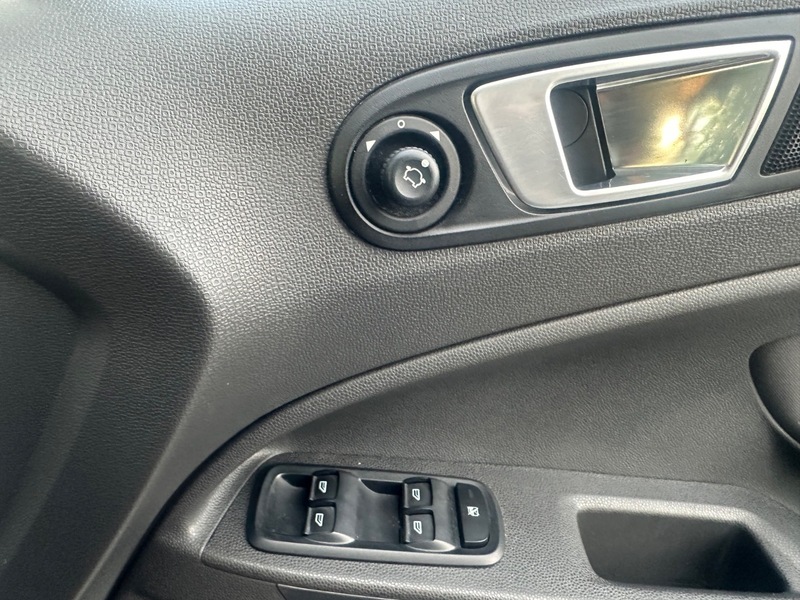Used Ford Ecosport 2015 for sale - 77926676: Photo 21