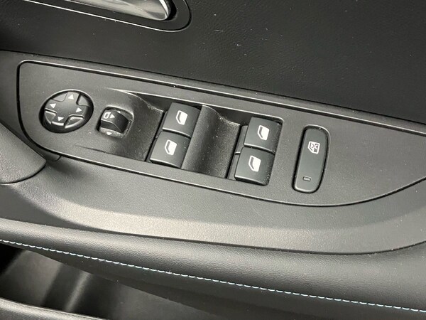 Used Peugeot 2008 2022 for sale - 76300446: Photo 19
