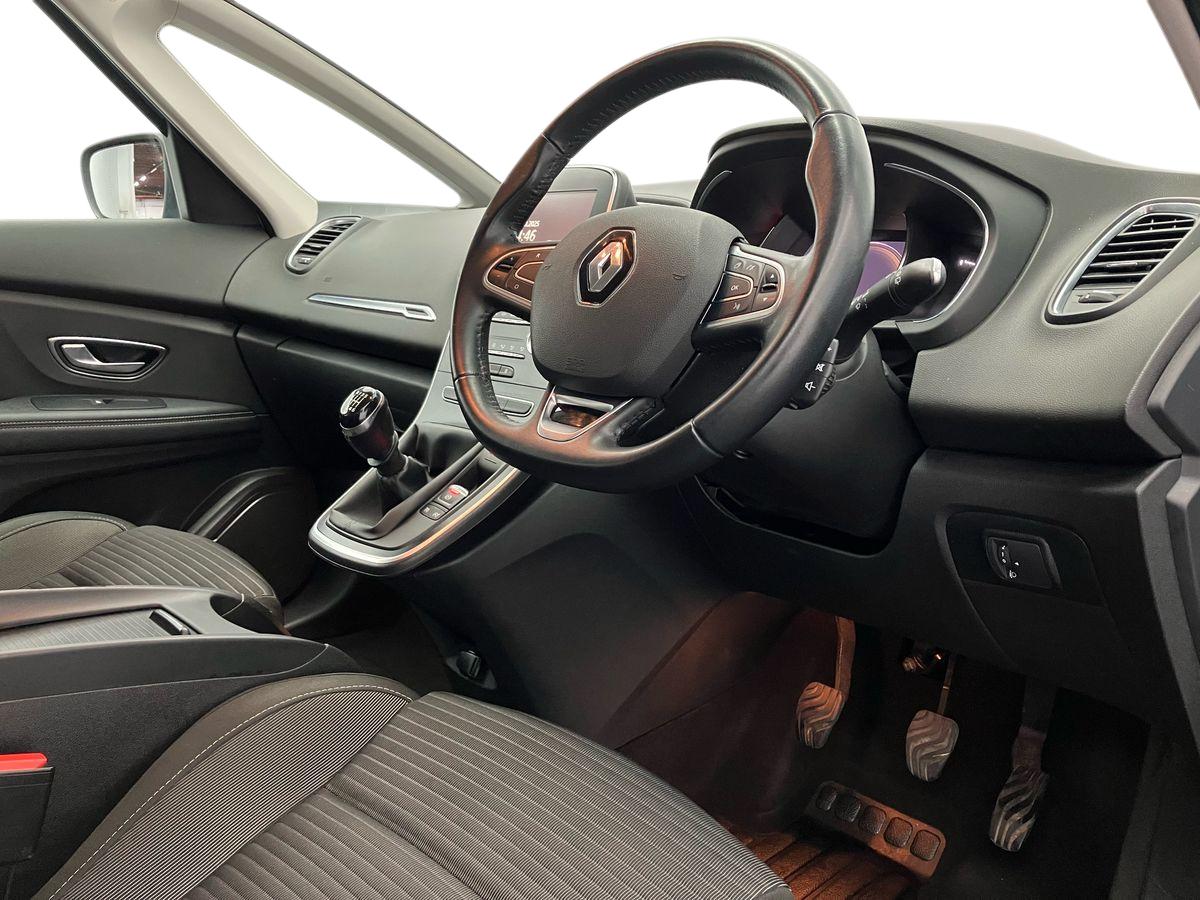 Used Renault Grand Scenic 2018 for sale - 76219992: Photo 8