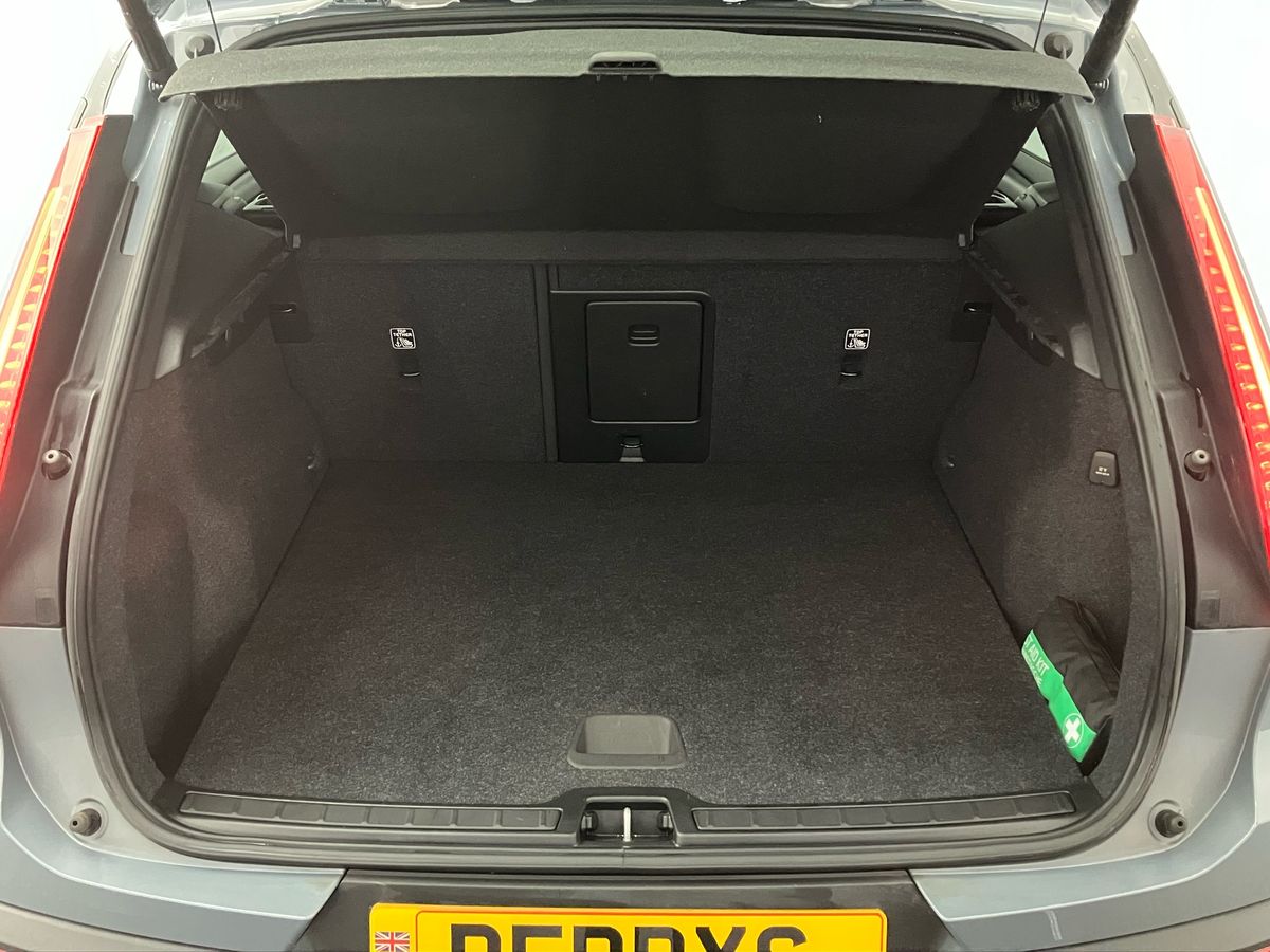 Used Volvo XC40 2021 for sale - 76905648: Photo 21