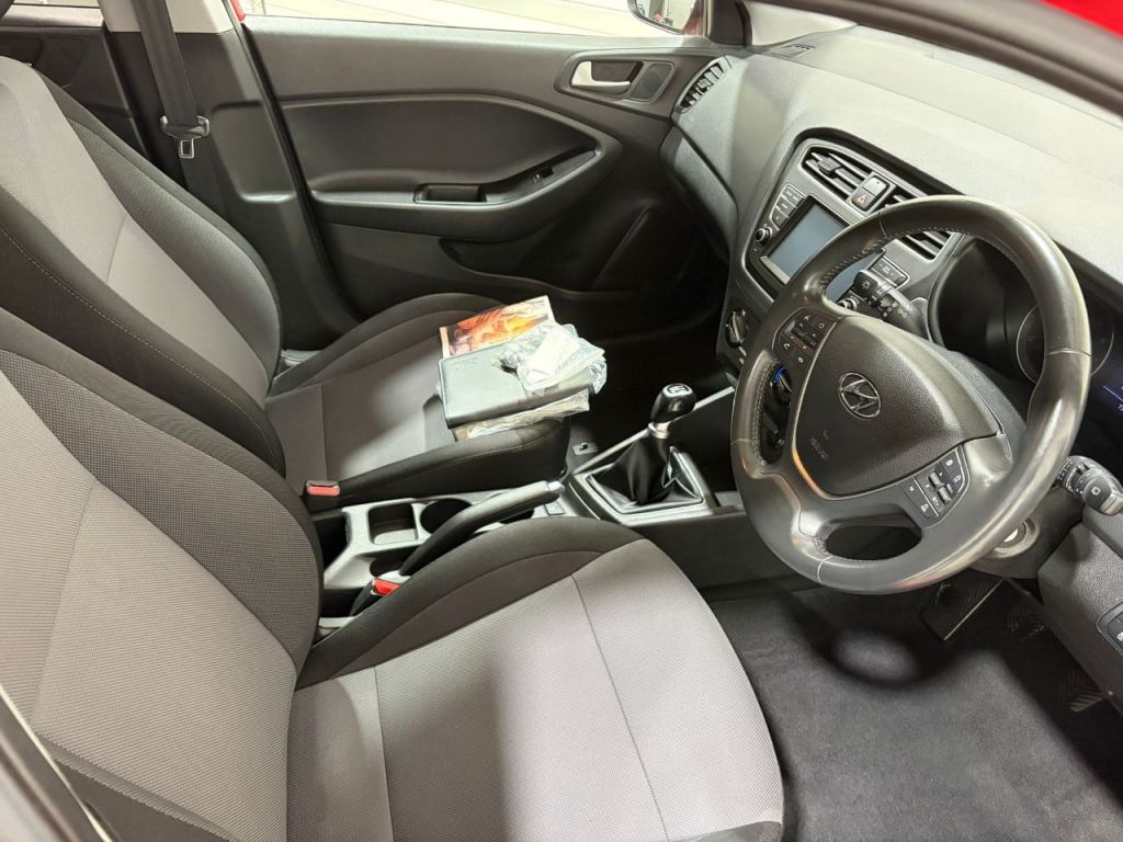 Used Hyundai i20 2018 for sale - 77245358: Photo 2