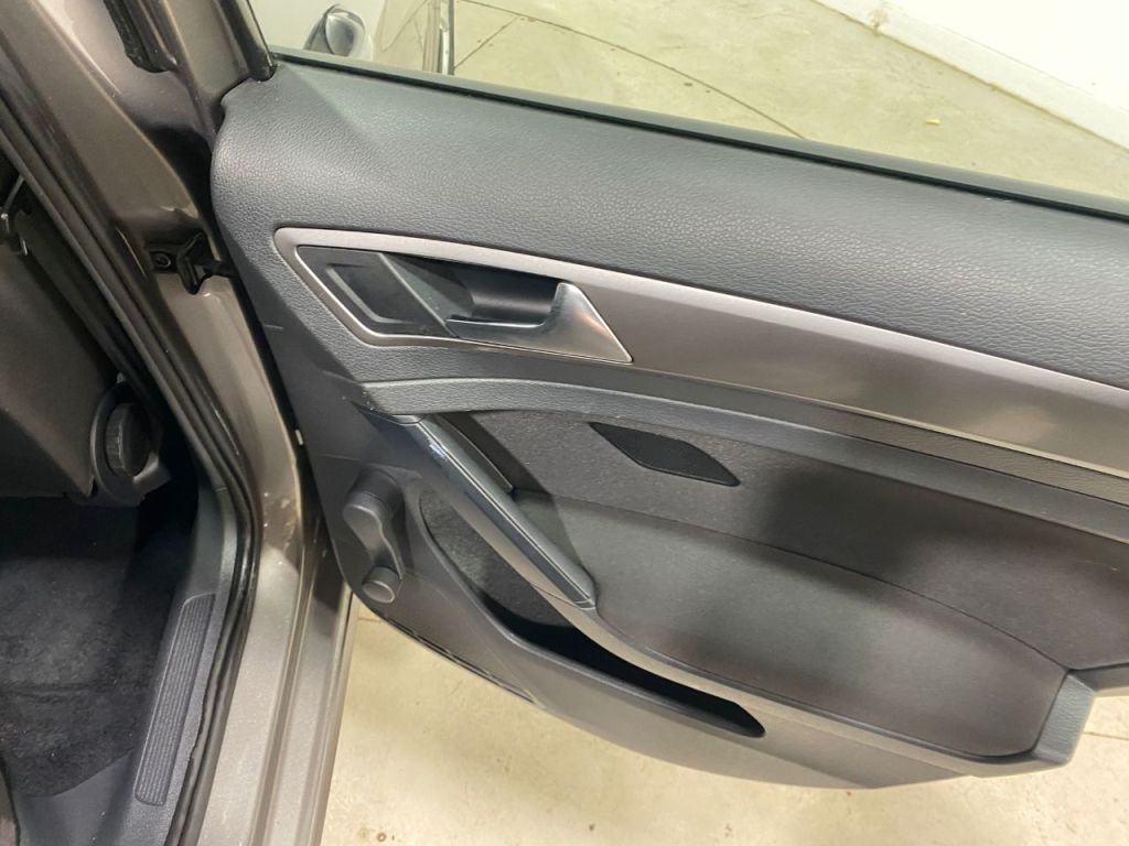 Used Volkswagen Golf 2013 for sale - 76895952: Photo 19