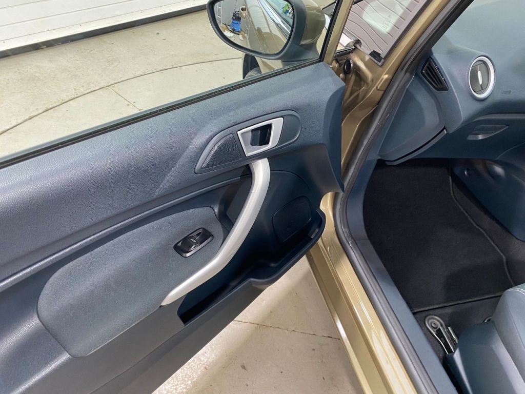 Used Ford Fiesta 2012 for sale - 76345068: Photo 4
