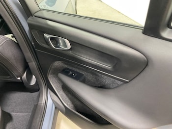 Used Volvo XC40 2023 for sale - 76222940: Photo
