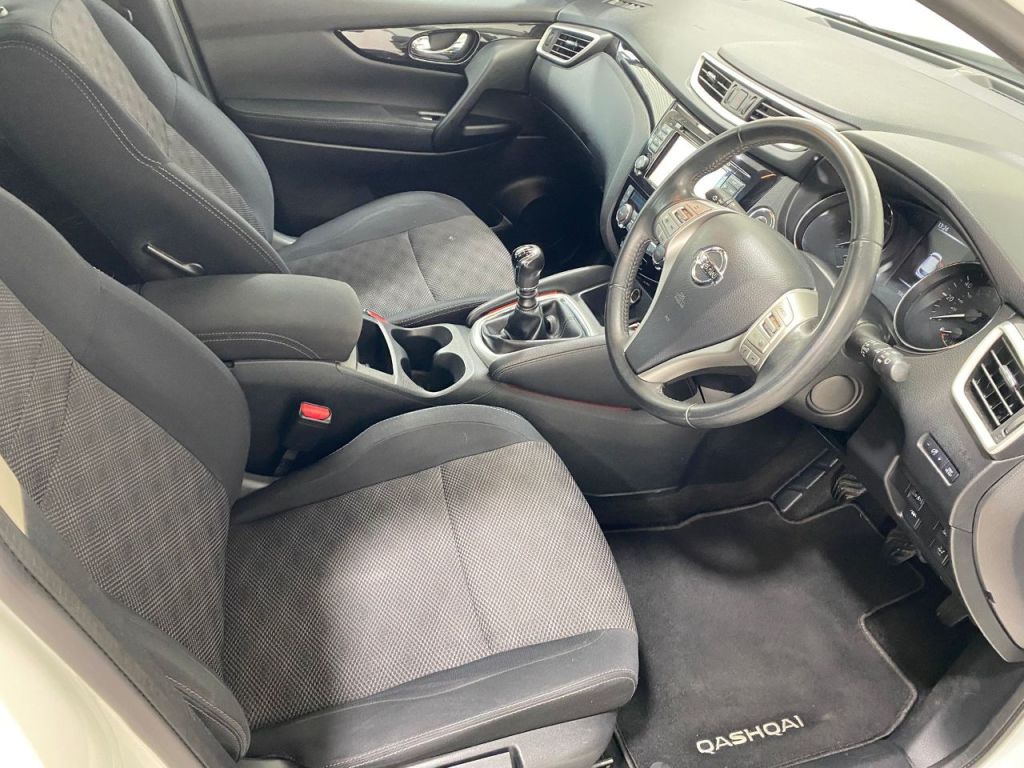 Used Nissan Qashqai 2015 for sale - 76385548: Photo 2