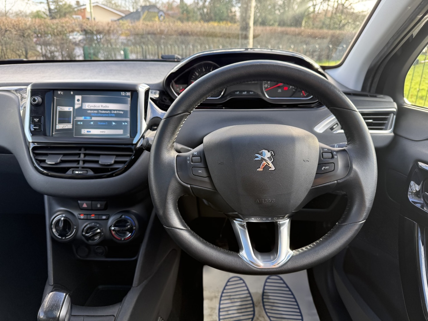 Used Peugeot 208 2014 for sale - 77228256: Photo 16