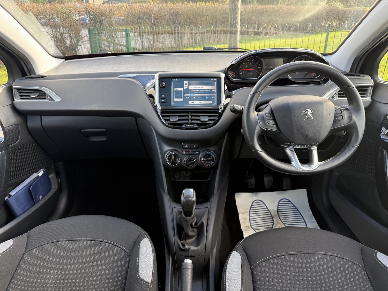 Used Peugeot 208 2014 for sale - 77228256: Photo 8