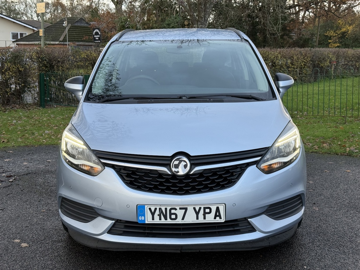 Used Vauxhall Zafira 2017 for sale - 76848636: Photo 2