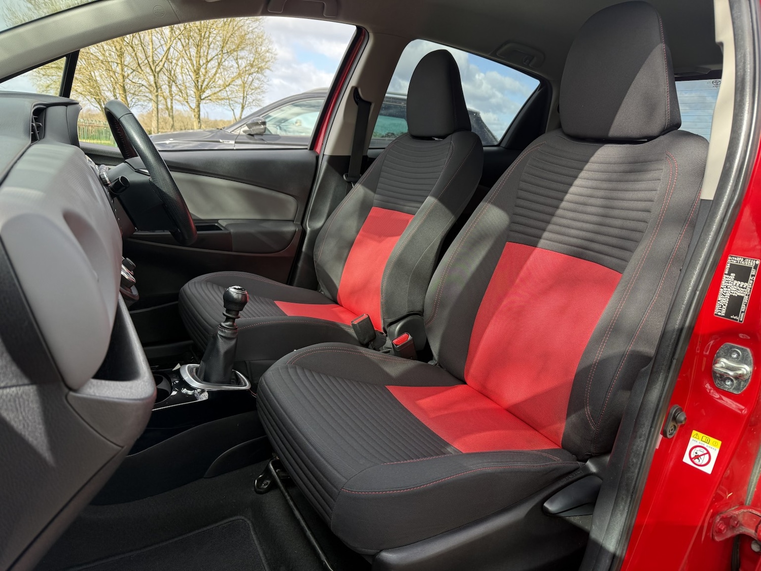 Used Toyota Yaris 2015 for sale - 78018271: Photo 12