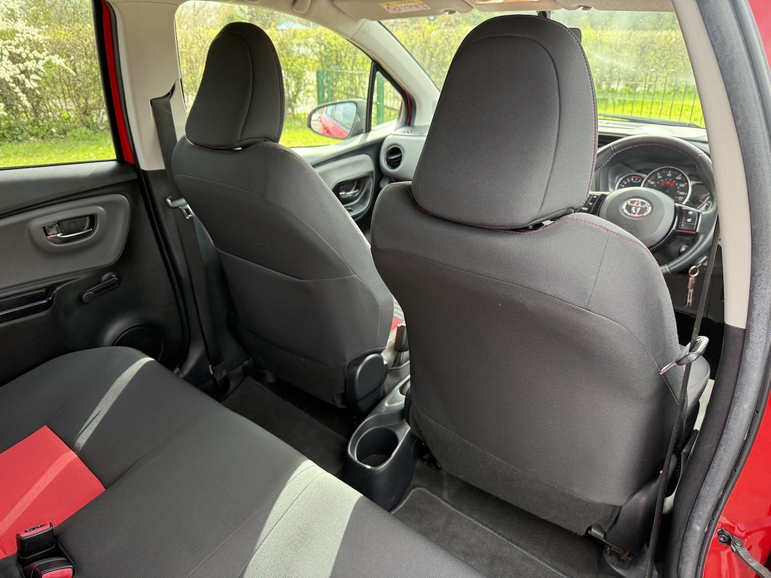 Used Toyota Yaris 2015 for sale - 78018271: Photo 15