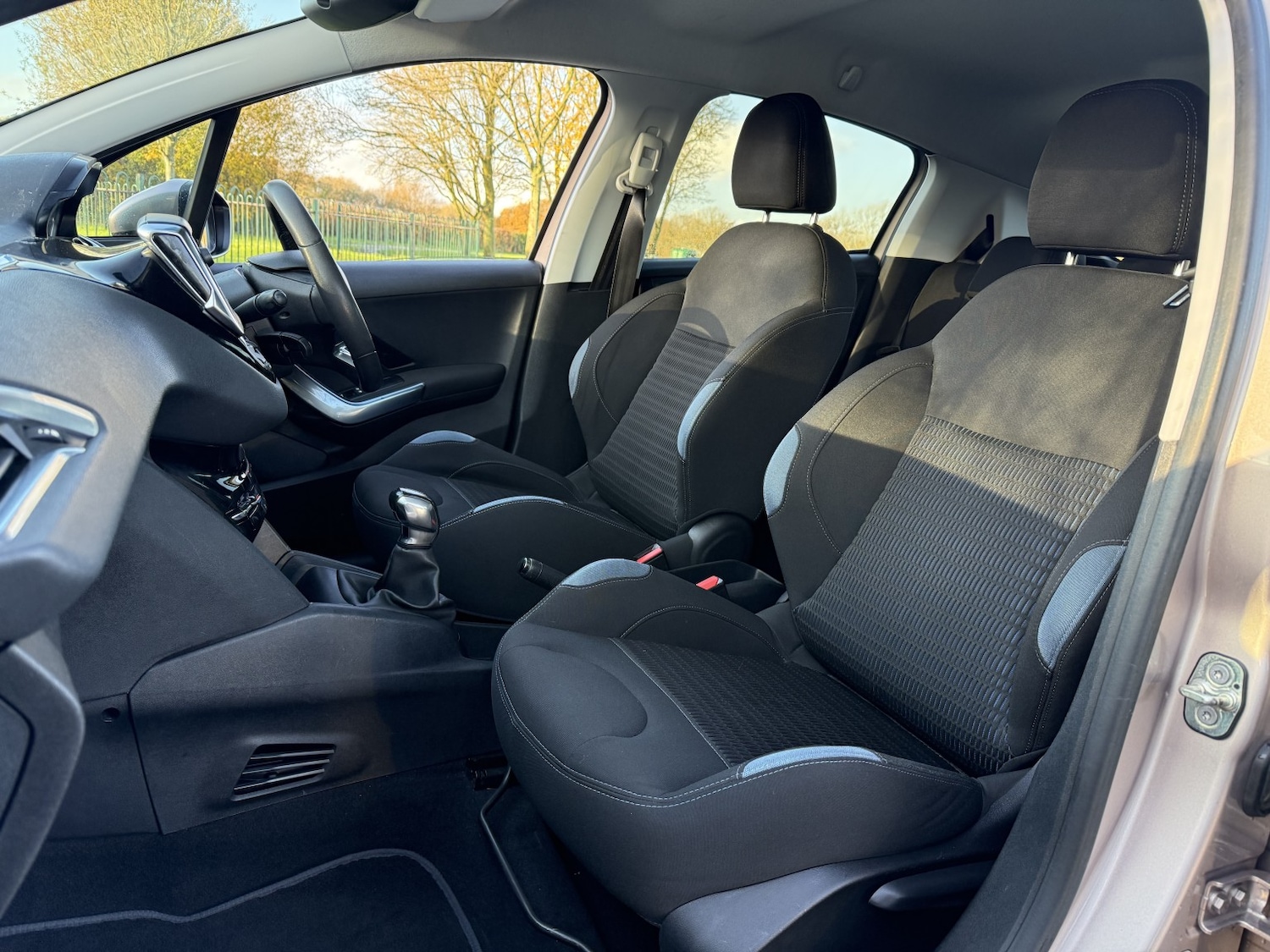 Used Peugeot 208 2012 for sale - 77020569: Photo 11