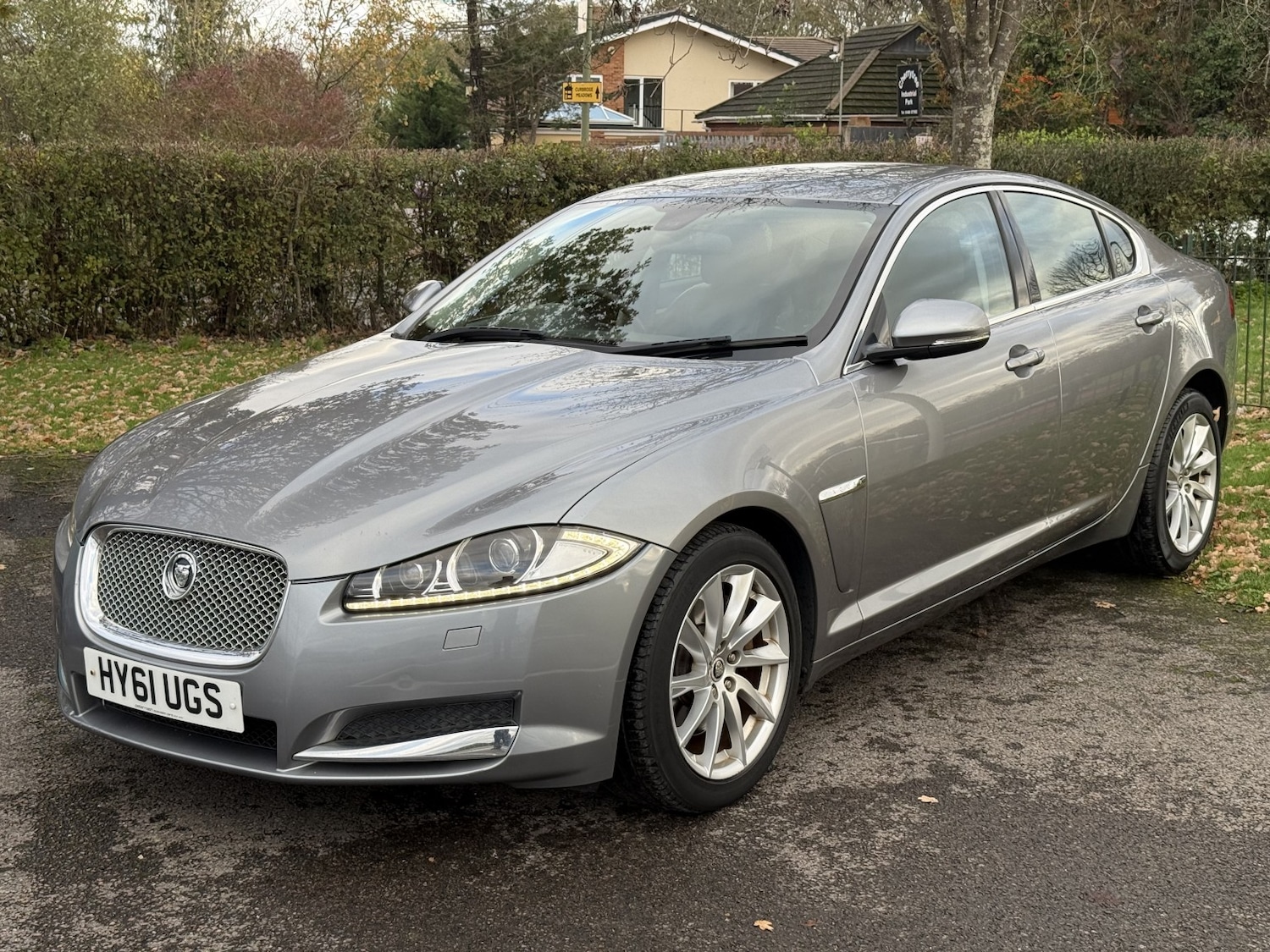 Used Jaguar XF 2011 for sale - 76631469: Photo 2