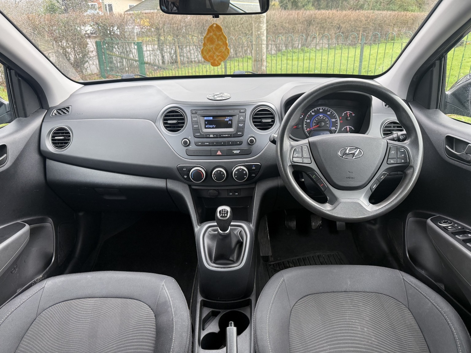 Used Hyundai i10 2017 for sale - 77636983: Photo 9