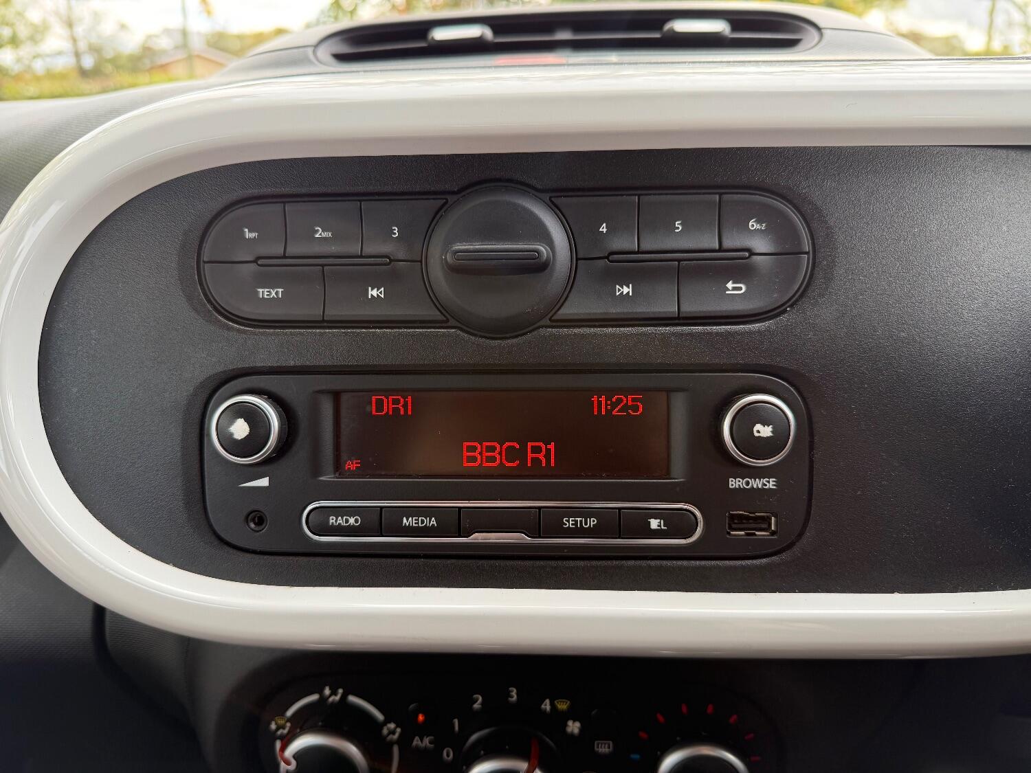 Used Renault Twingo 2014 for sale - 76334763: Photo 16