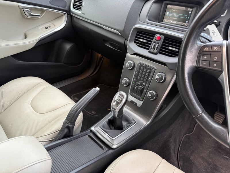 Used Volvo V40 2013 for sale - 76962916: Photo 10