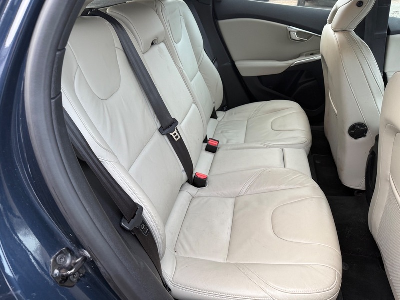 Used Volvo V40 2013 for sale - 76962916: Photo 11