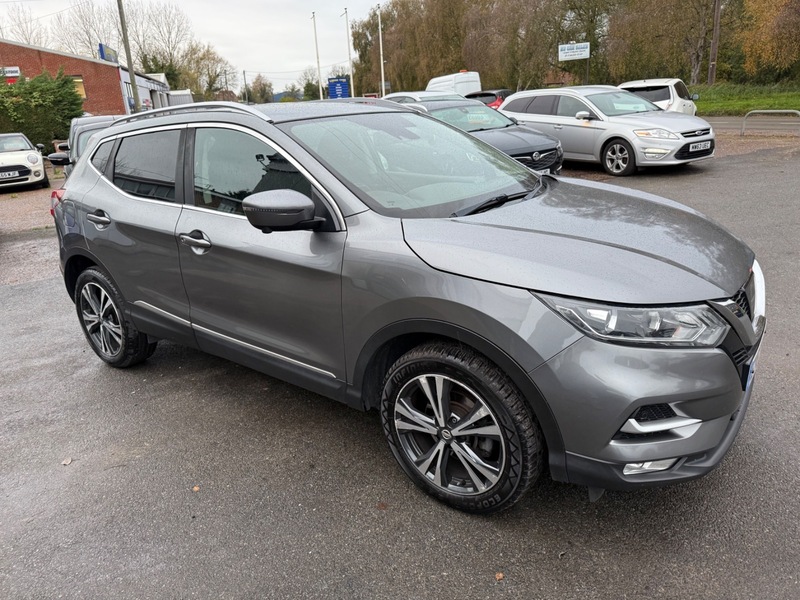 Used Nissan Qashqai 2017 for sale - 76605329: Photo 2