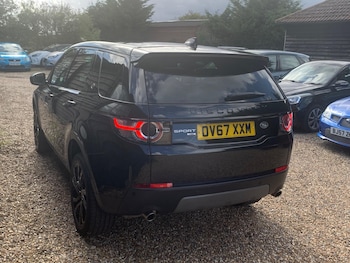 Used Land Rover Discovery Sport 2017 for sale - 75927485: Photo