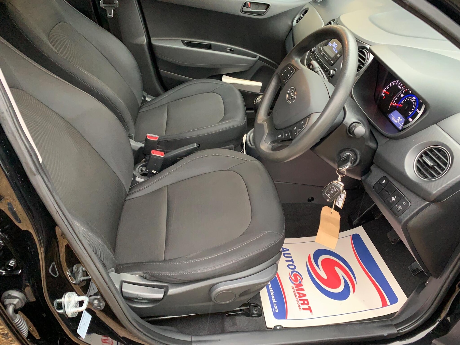 Used Hyundai i10 2017 for sale - 77238146: Photo 8