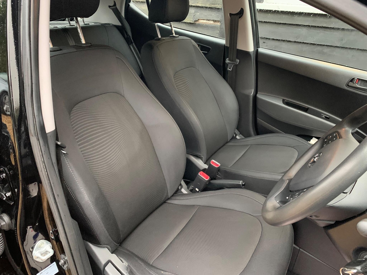 Used Hyundai i10 2017 for sale - 77238146: Photo 9