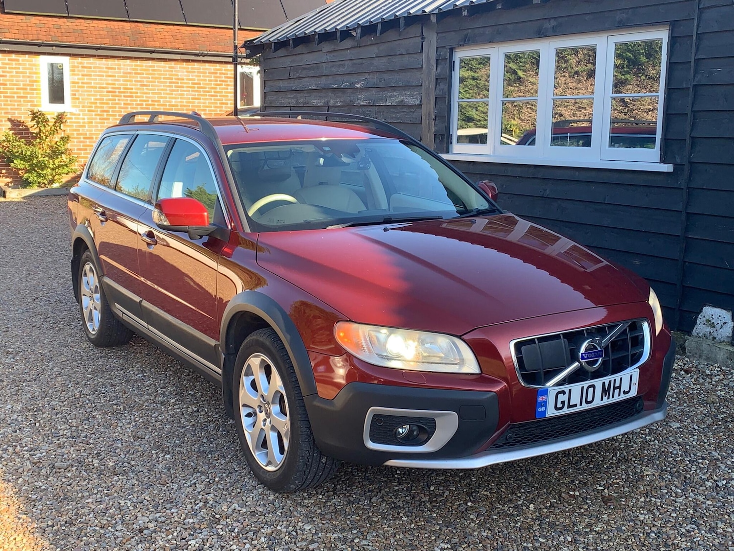 Used Volvo XC70 2010 for sale - 76644757: Photo 1