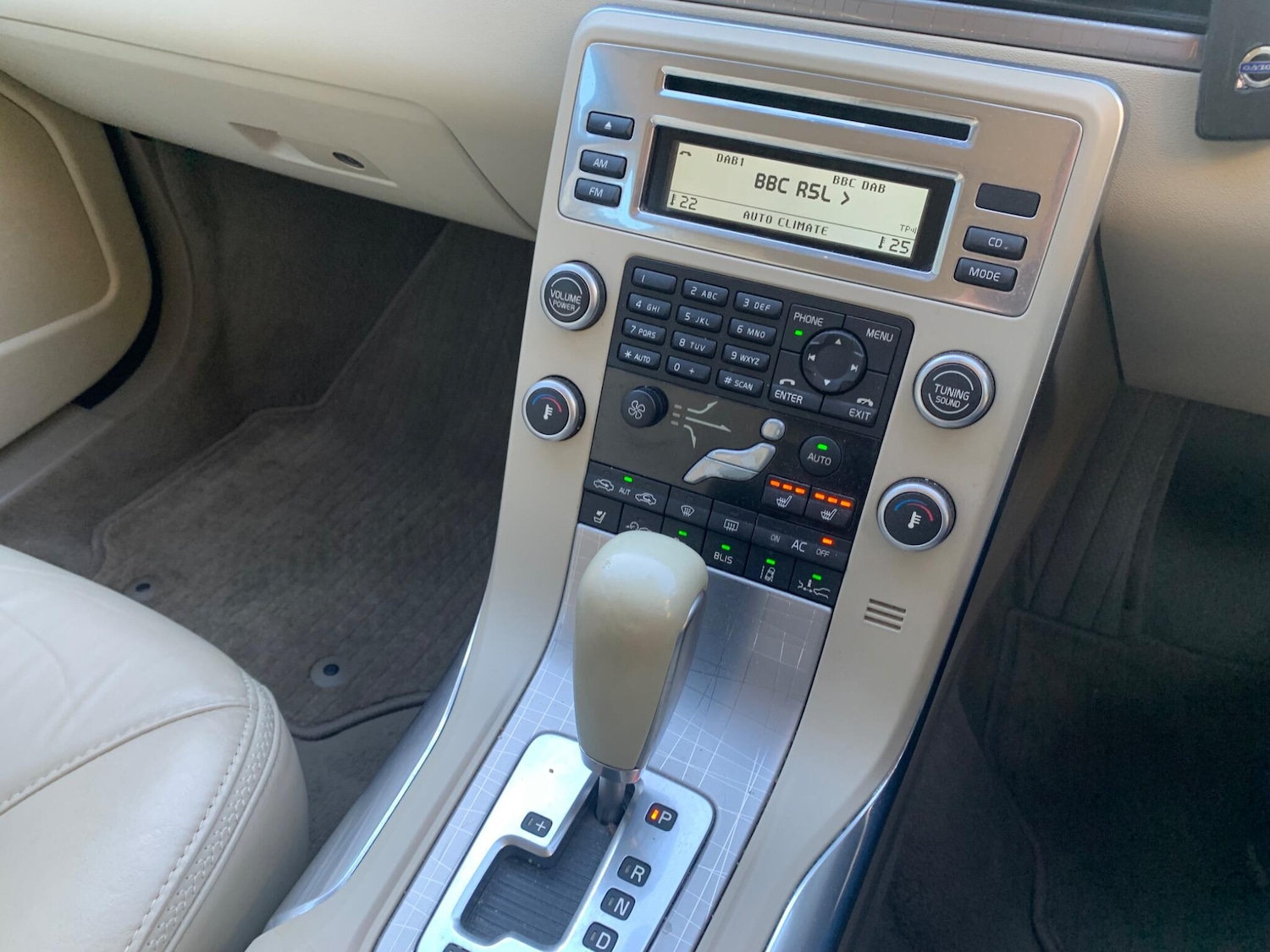 Used Volvo XC70 2010 for sale - 76644757: Photo 10