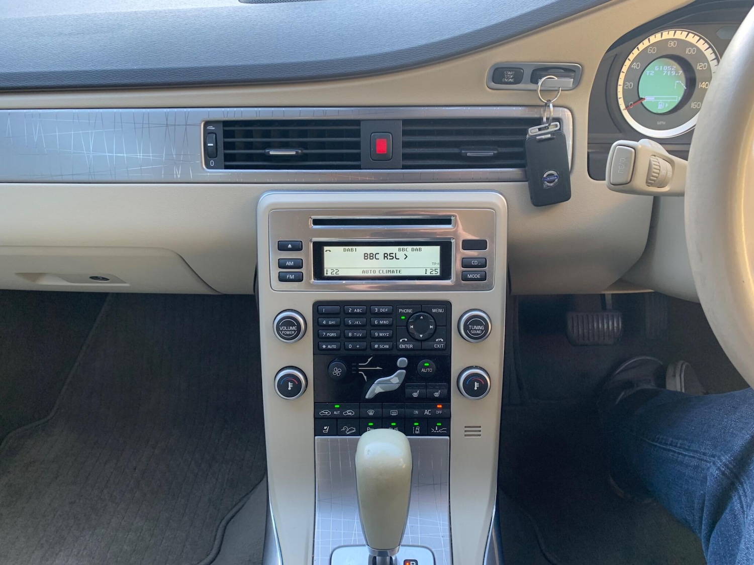 Used Volvo XC70 2010 for sale - 76644757: Photo 14