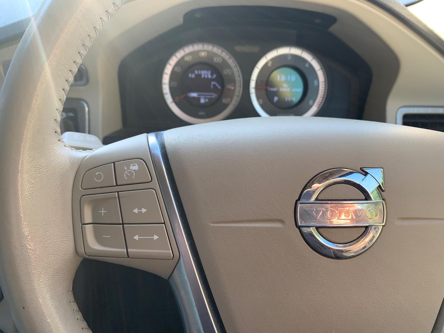 Used Volvo XC70 2010 for sale - 76644757: Photo 15