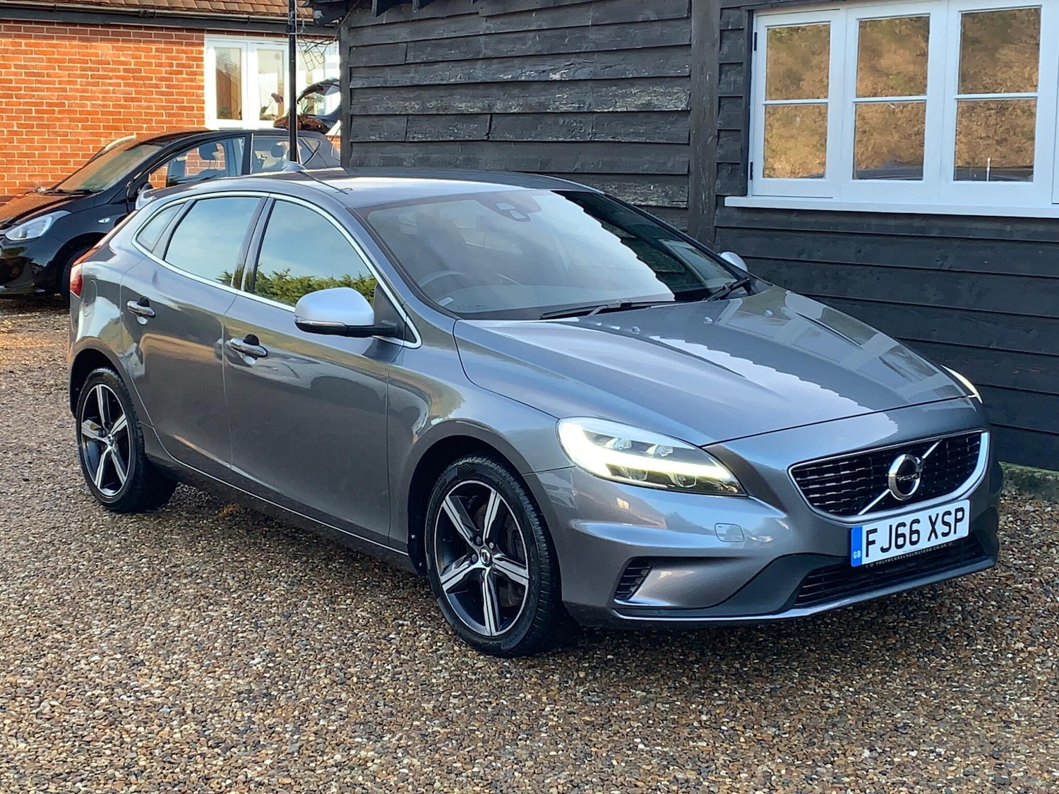 Used Volvo V40 2016 for sale - 77314624: Photo 1