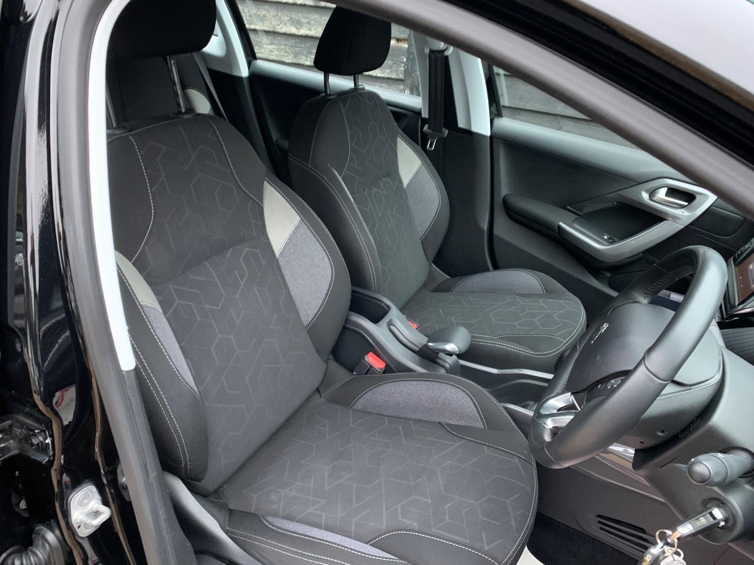 Used Peugeot 2008 2016 for sale - 76765453: Photo 12