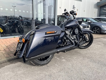 Used Harley-Davidson TOURING FLHRXS ROAD KING SPECIAL 2019 for sale - bike-77601944: Photo