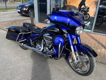 Used Harley-Davidson CVO 2017 for sale - bike-77750286: Photo