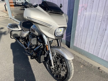 Used Harley-Davidson CVO STREET GLIDE 1977 23 2023 for sale - bike-77954392: Photo