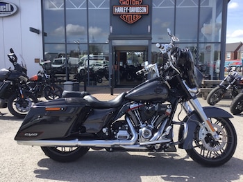Used Harley-Davidson CVO FLHXSE STREET GLIDE 2020 for sale - bike-69944541: Photo