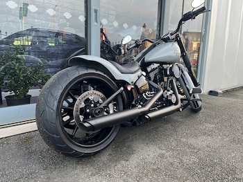 Used Harley-Davidson SOFTAIL FXBR BREAKOUT 2016 for sale - bike-77201517: Photo