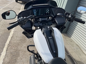 Used Harley-Davidson ROAD GLIDE 2024 for sale - bike-77622814: Photo