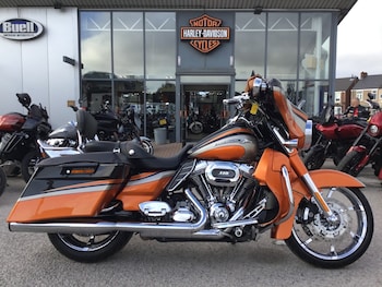 Used Harley-Davidson CVO FLHXSE SCREAMIN EAGLE STREET GLIDE 2011 for sale - bike-75779672: Photo