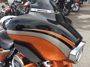 Used Harley-Davidson CVO FLHXSE SCREAMIN EAGLE STREET GLIDE 2011 for sale - bike-75779672: Photo
