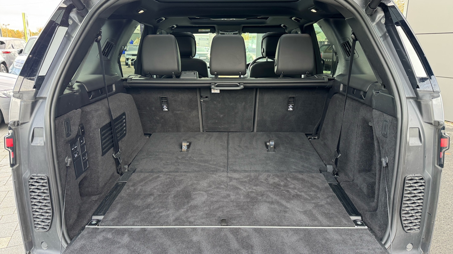 Used Land Rover Discovery 2024 for sale - 76405177: Photo 10