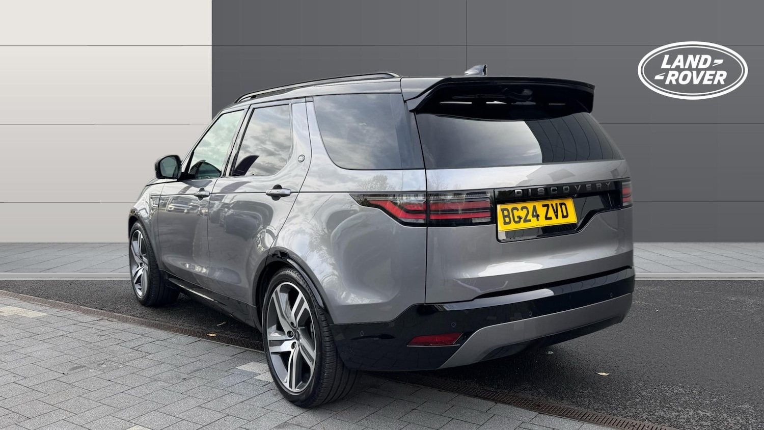 Used Land Rover Discovery 2024 for sale - 76405177: Photo 2